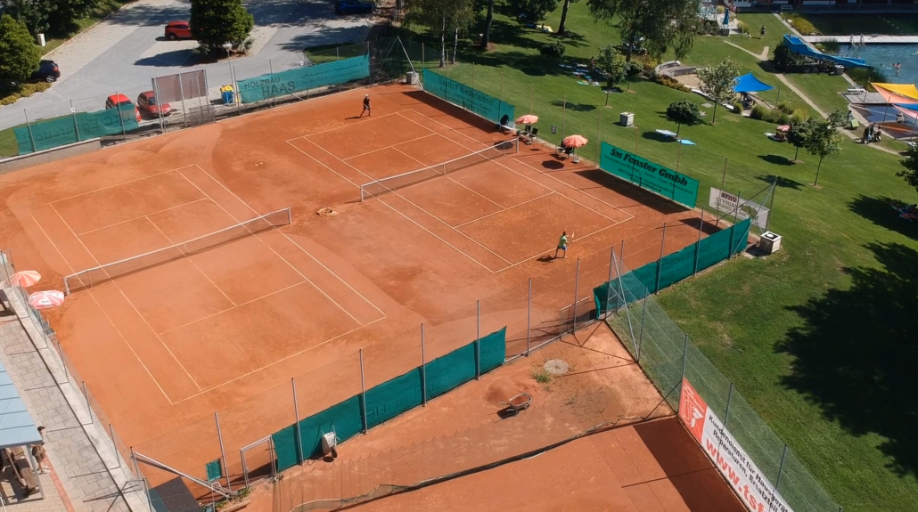 Tennisanlage Luftbild aufgenommen mit einer Drohne