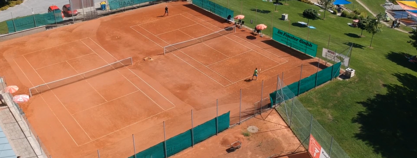 Tennisanlage Luftbild aufgenommen mit einer Drohne